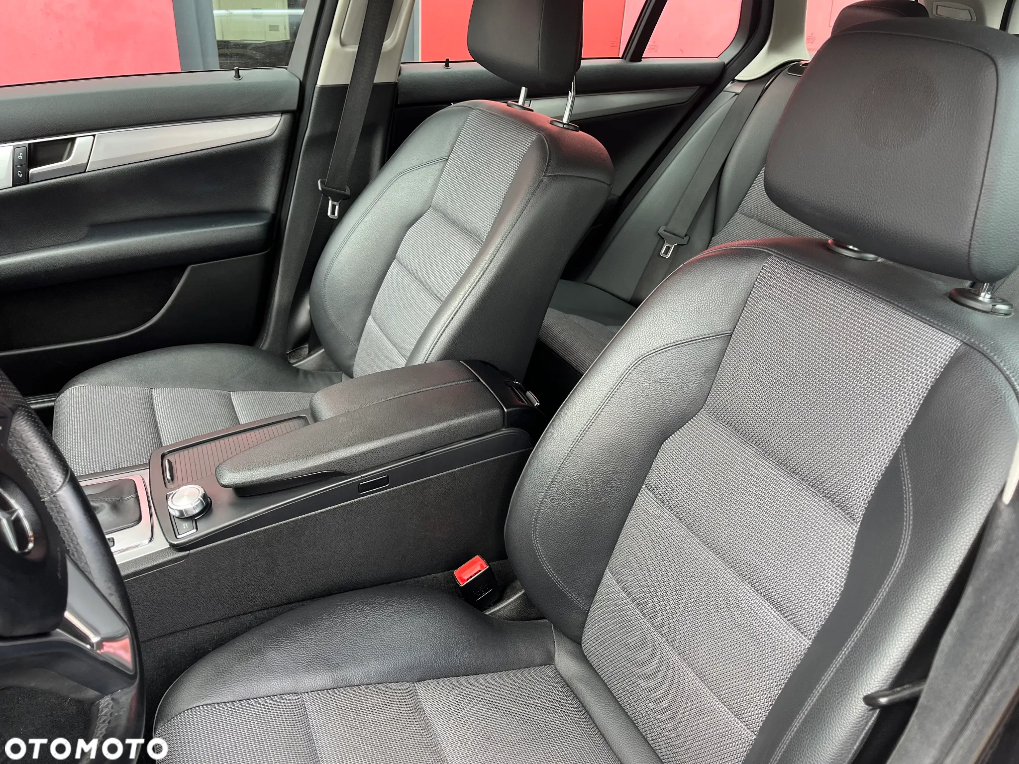 Mercedes-Benz Klasa C 180 T BlueEFFICIENCY 7G-TRONIC Avantgarde - 16