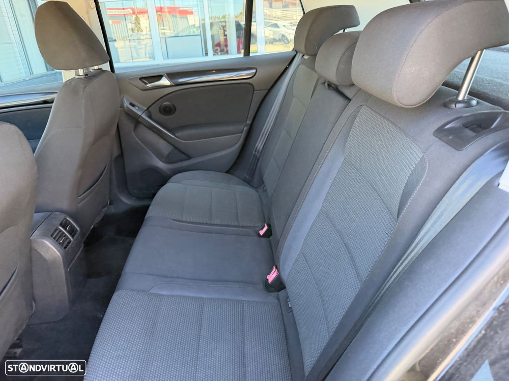 VW Golf 1.6 TDi Highline - 15