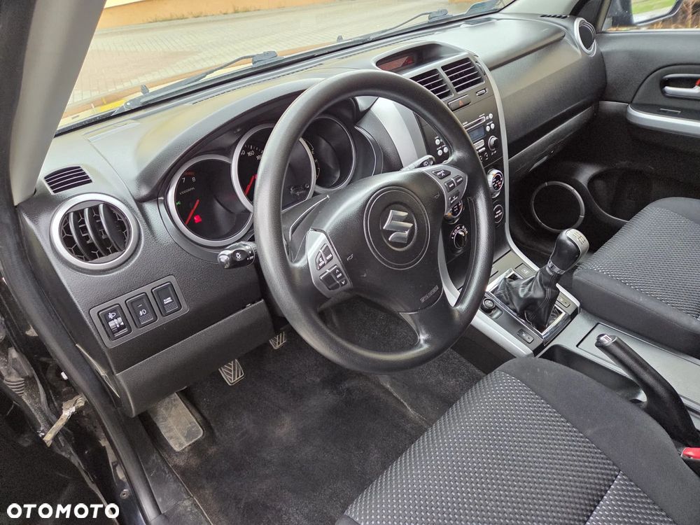 Suzuki Grand Vitara 2.0 Club Family - 9