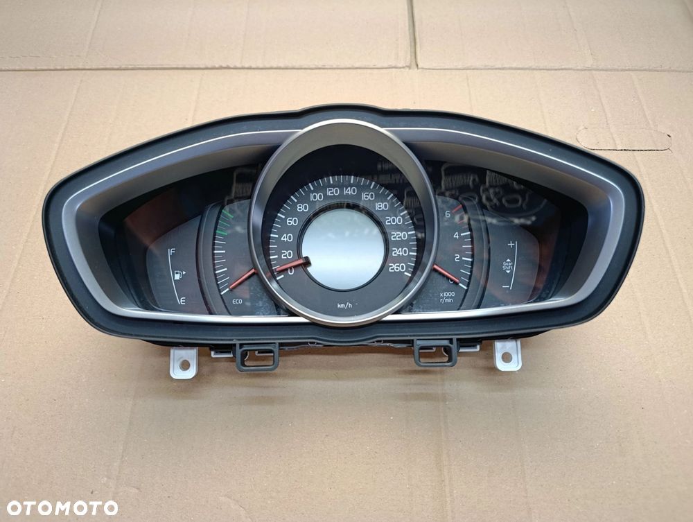 Volvo V40 II licznik 1,6D D2 Europa