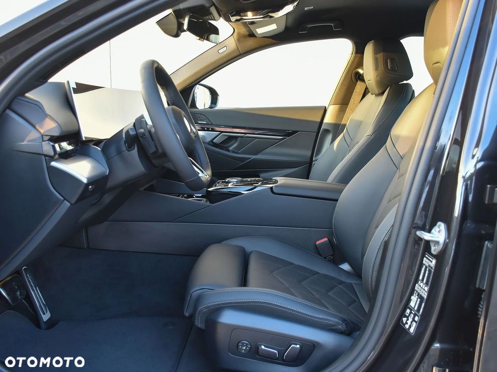 BMW Seria 5 520d xDrive - 13