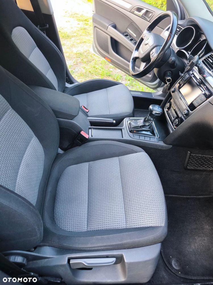 Skoda Superb 2.0 TDI Comfort DSG - 26