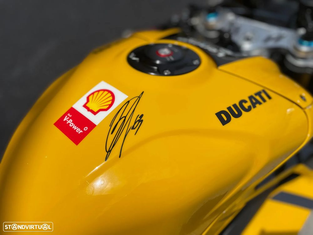 Ducati Panigale V4 Bagnaia 2023 World Champion Replica - 6