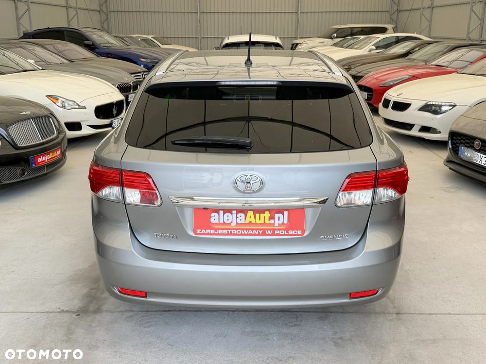 Toyota Avensis - 12