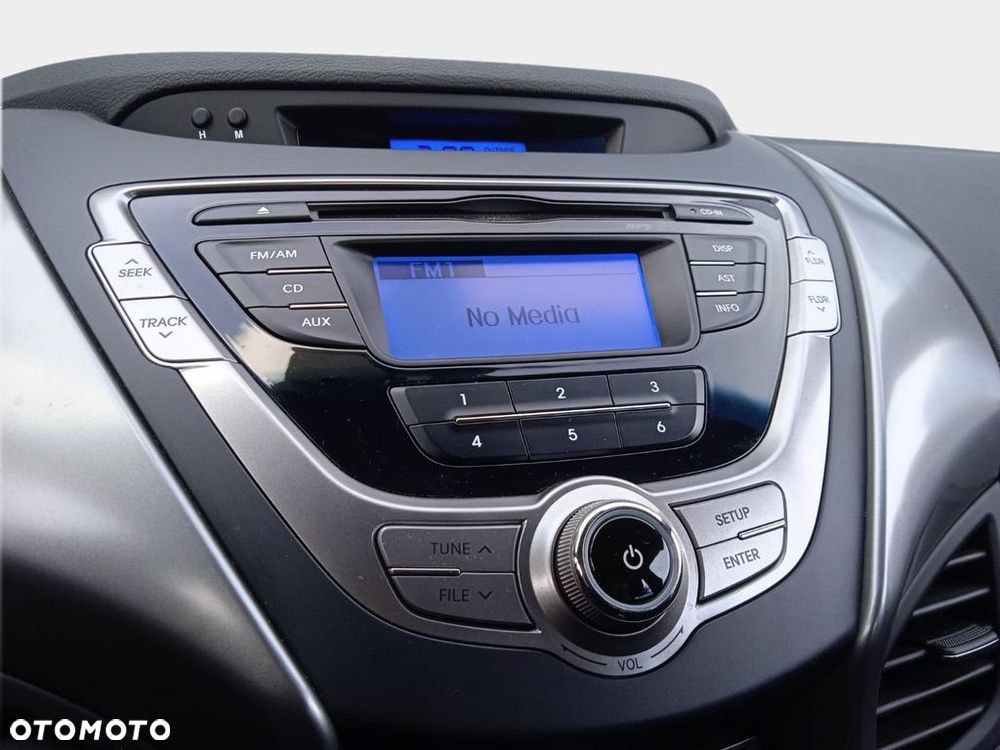 Hyundai Elantra 1.6 Comfort - 21