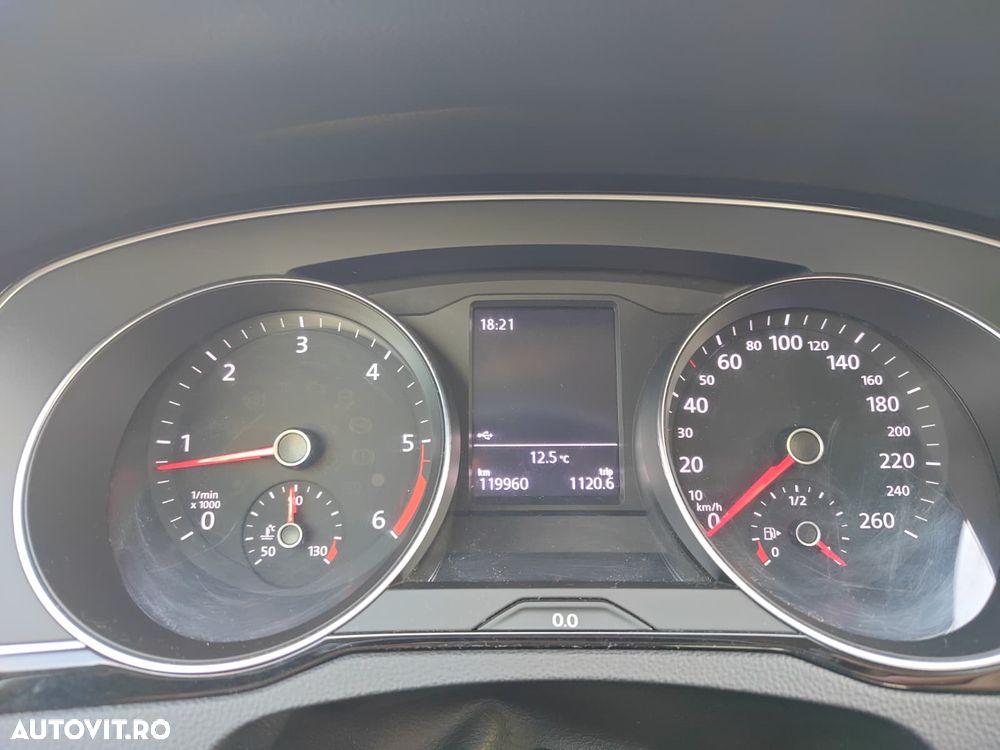 Volkswagen Passat 2.0 TDI Comfortline - 17
