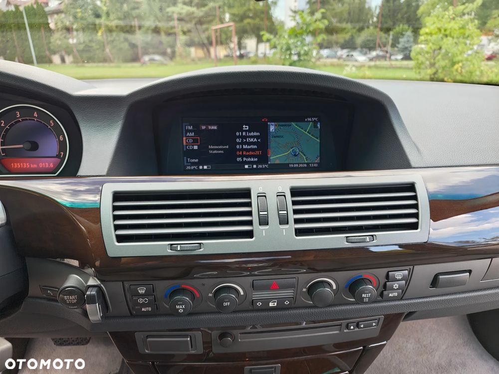 BMW Seria 7 745i L - 11