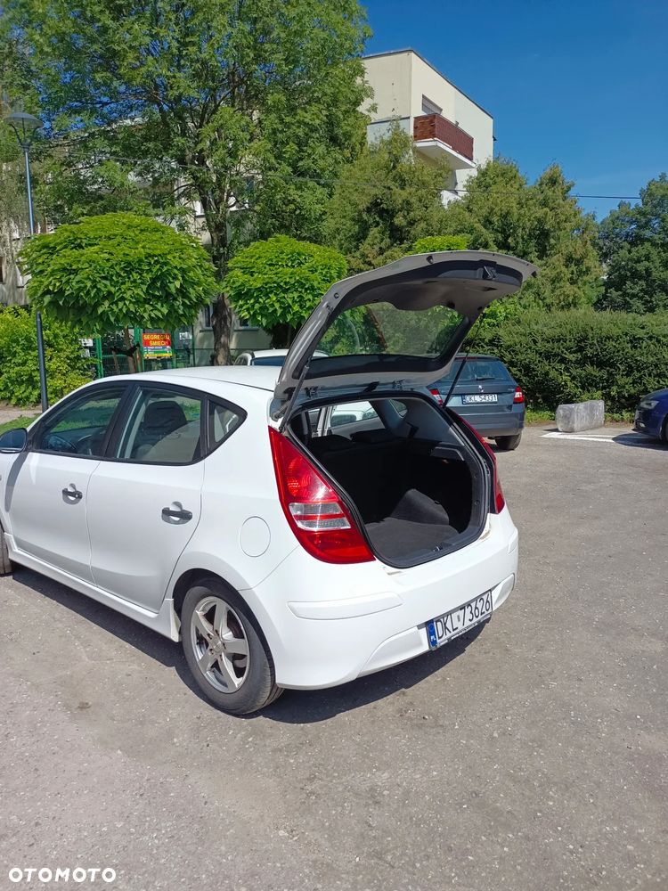 Hyundai i30 1.4 Base + World Cup - 11