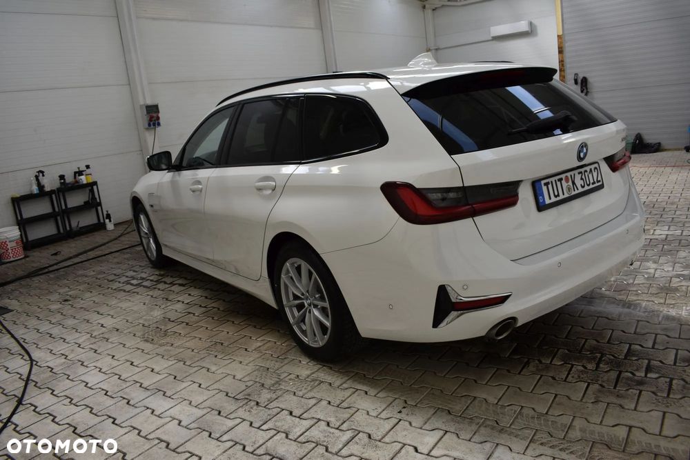 BMW Seria 3 320e Luxury Line - 17