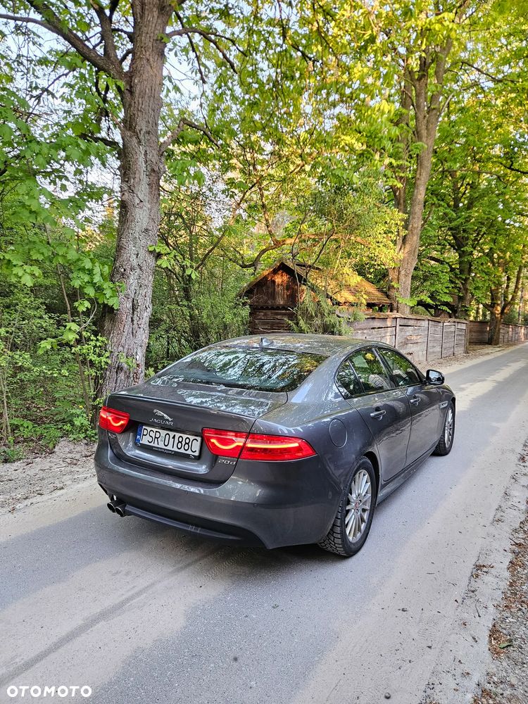 Jaguar XE 2.0 D R-Sport - 3
