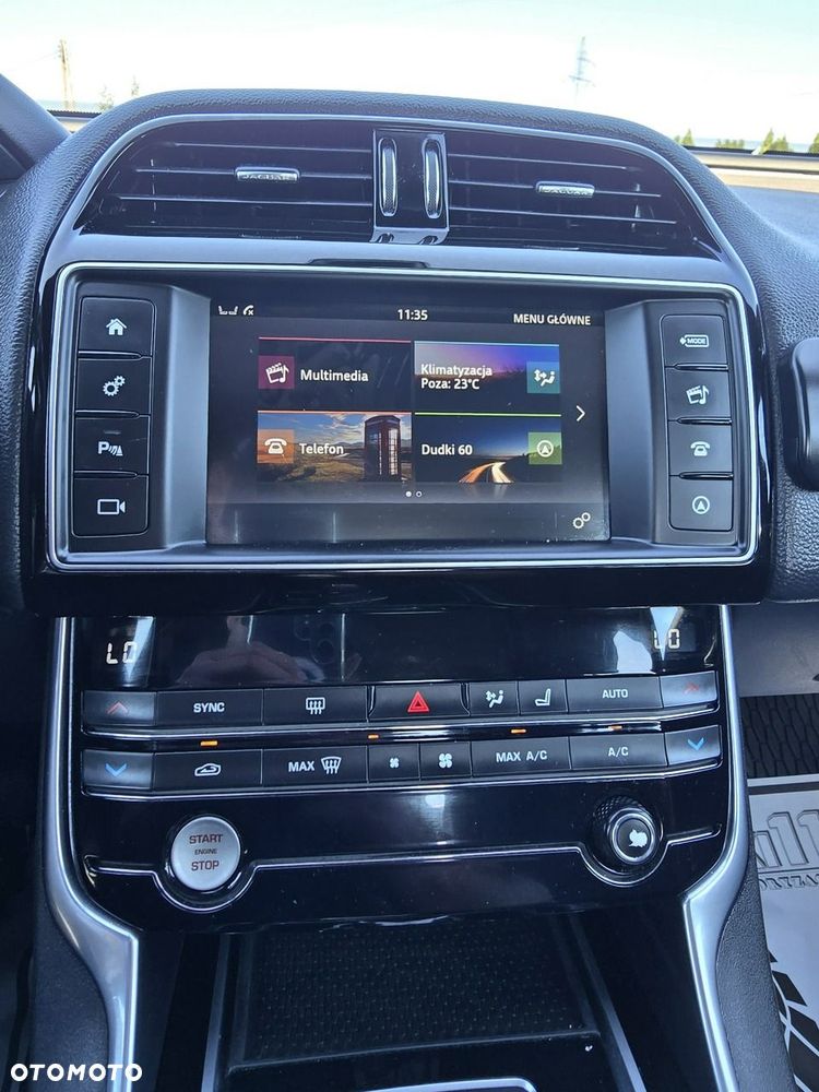 Jaguar XE - 37