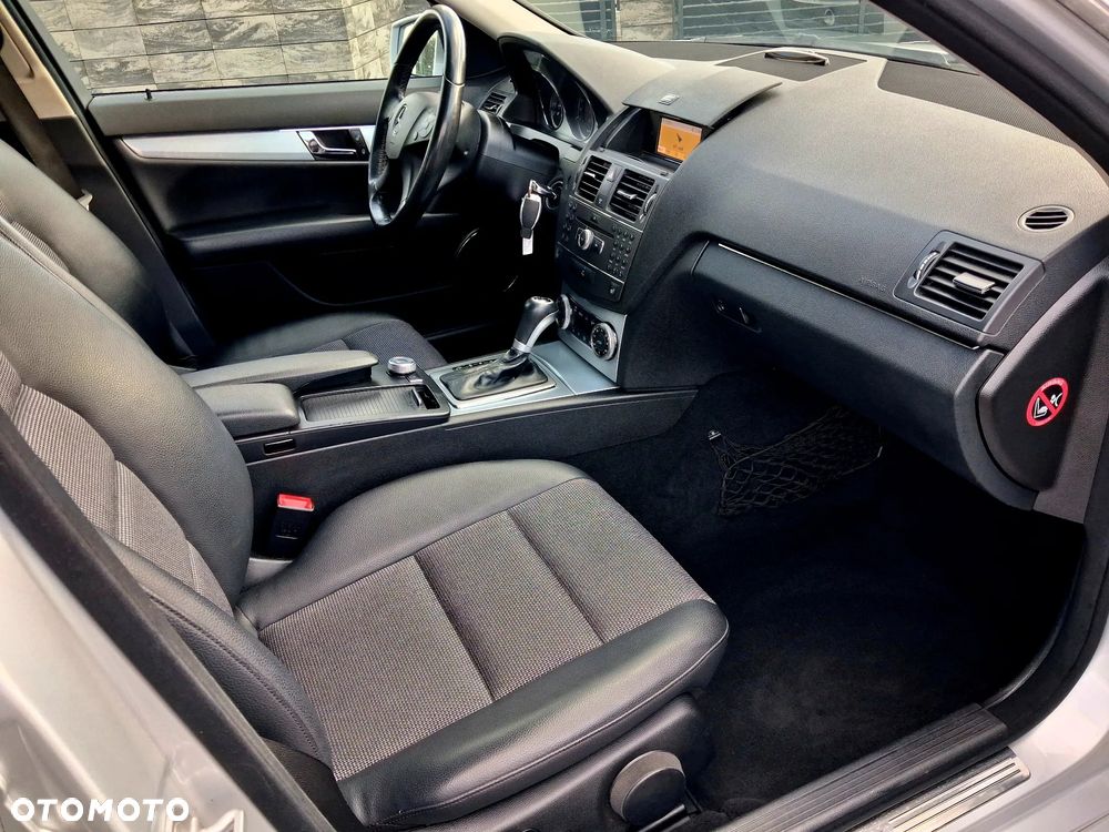 Mercedes-Benz Klasa C 180 CGI Automatik BlueEFFICIENCY Elegance - 27