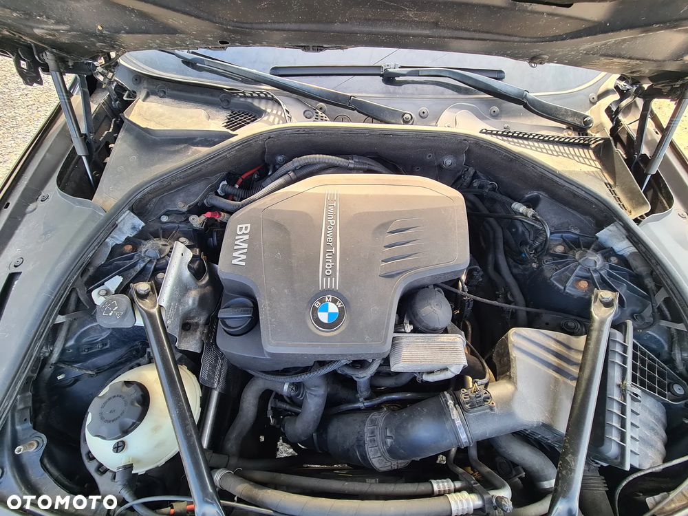BMW Seria 5 528i xDrive Sport-Aut - 31