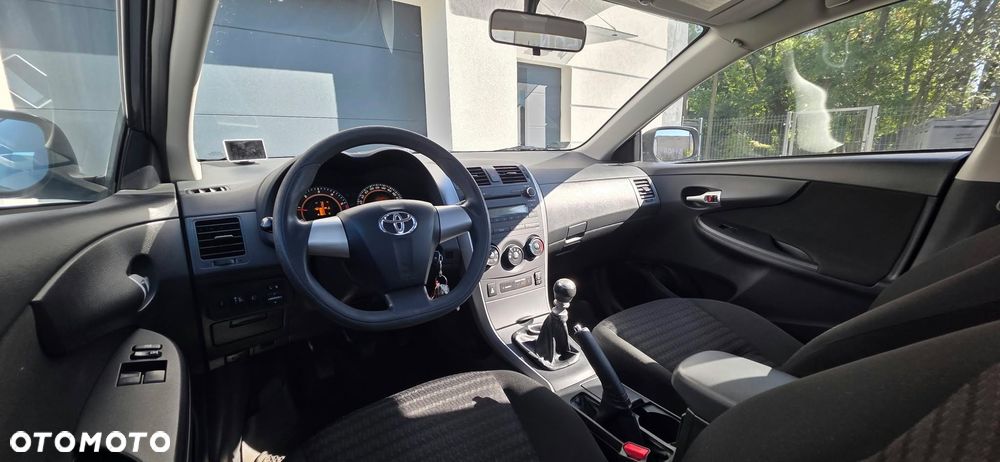Toyota Corolla - 5