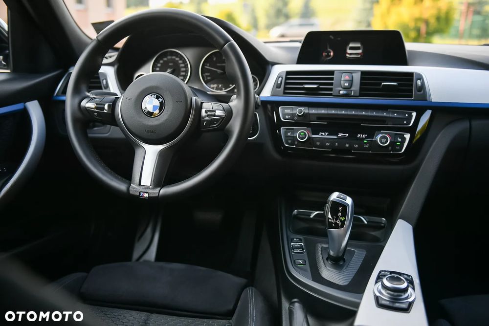 BMW Seria 3 320d M Sport - 32