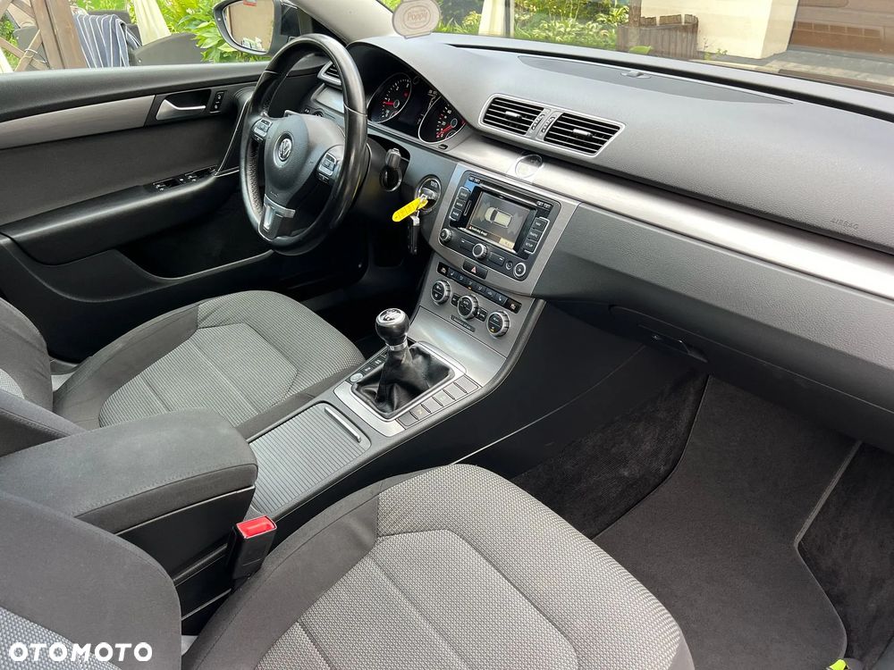Volkswagen Passat 1.6 TDI Comfortline - 21