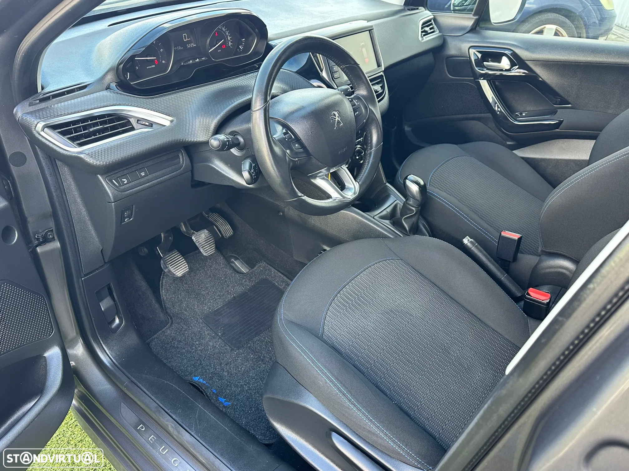 Peugeot 208 1.5 BlueHDi Signature - 4