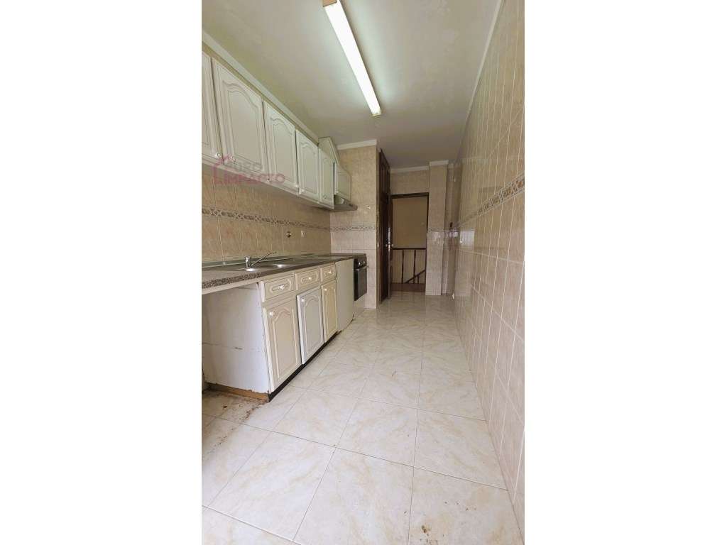 Prédio com T2 + Espaço Comercial | Duas Entradas Independentes | Po... - Grande imagem: 3/20