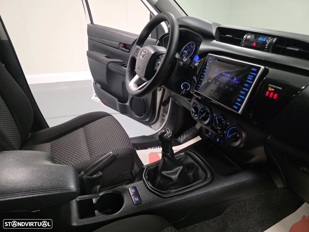 Toyota HILUX 2.4 D-4D 4WD CD CH - 39