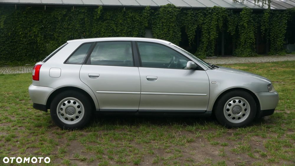 Audi A3 Sportback 1.6 Ambiente - 13