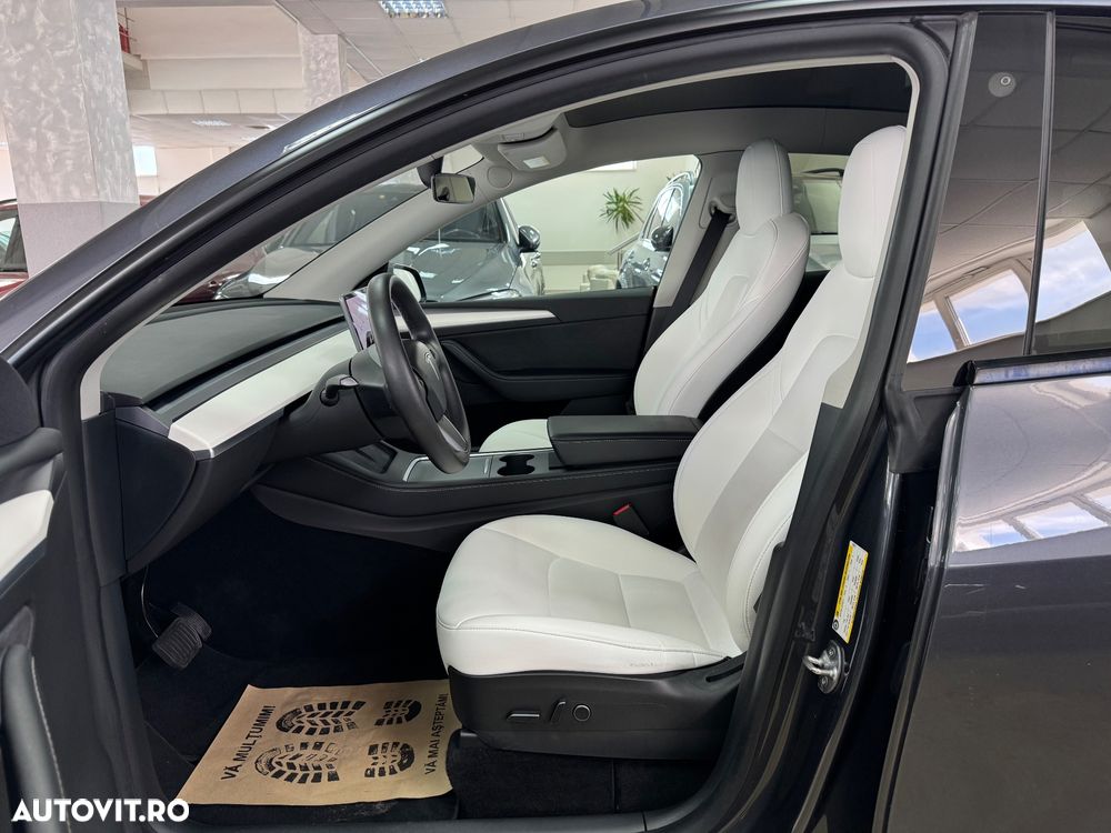 Tesla Model Y - 23