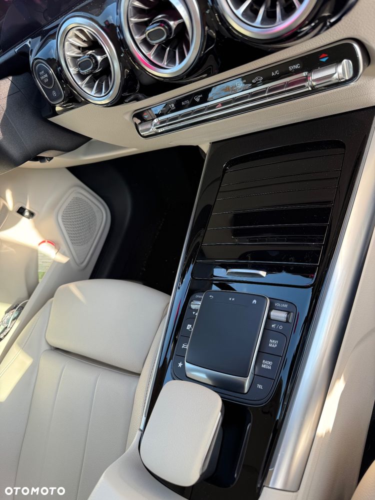 Mercedes-Benz GLA 200 Progressive - 8