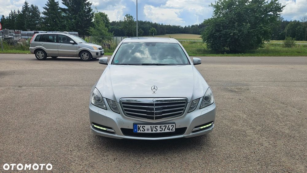 Mercedes-Benz Klasa E 300 CDI DPF BlueEFFICIENCY 7G-TRONIC Elegance - 2
