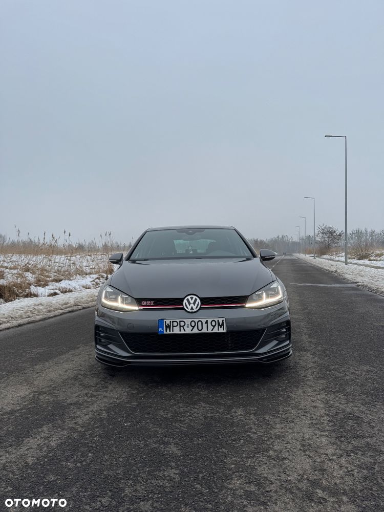 Volkswagen Golf - 16