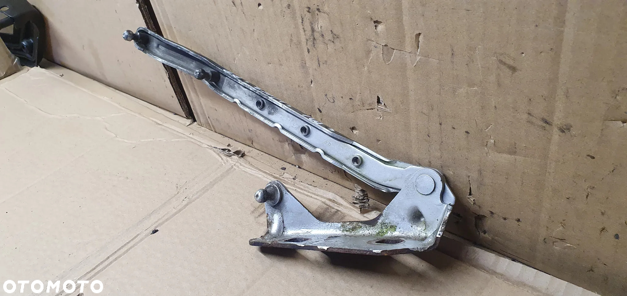Zawias maski prawy przód przedni Mercedes ML W163 - 4