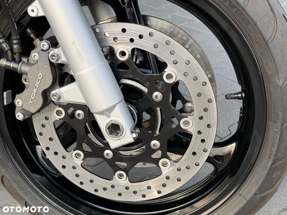 Suzuki GSR - 17