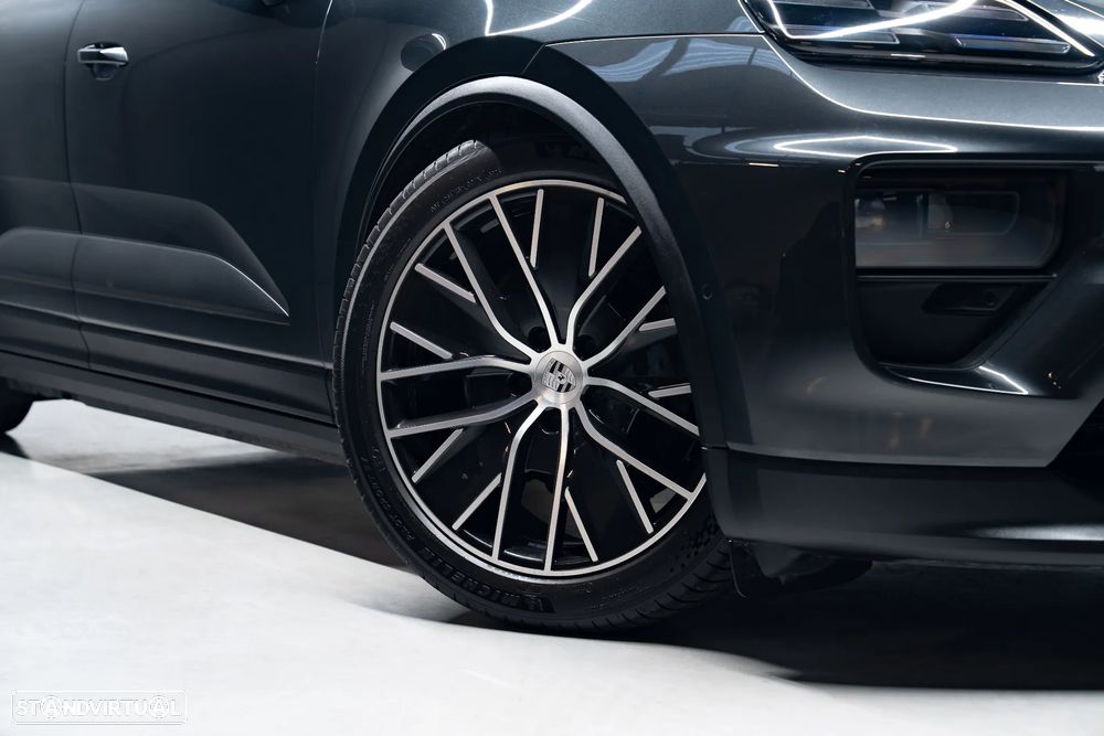 Porsche Macan Electric 4 - 4