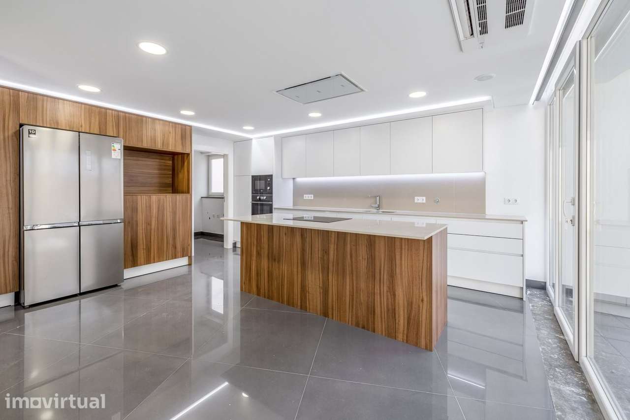 LUXUOSA MORADIA T4+1 COM PISCINA E GARAGEM EM LAGOS - Grande imagem: 4/48