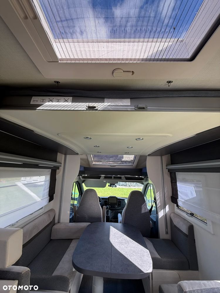 Ford CHALLENGER 380 - 14