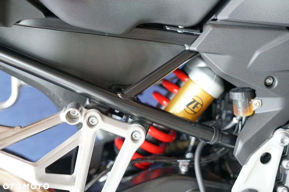 BMW F - 28