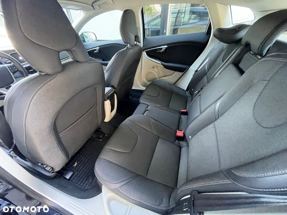 Volvo V40 T3 Momentum - 6