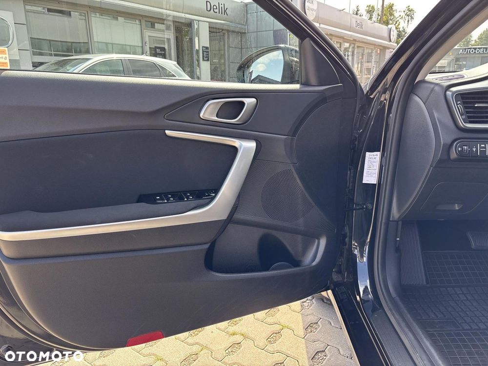 Kia Ceed 1.5 T-GDI M DCT - 11