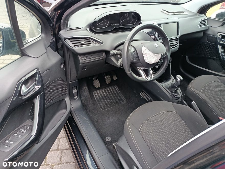 Peugeot 208 - 12