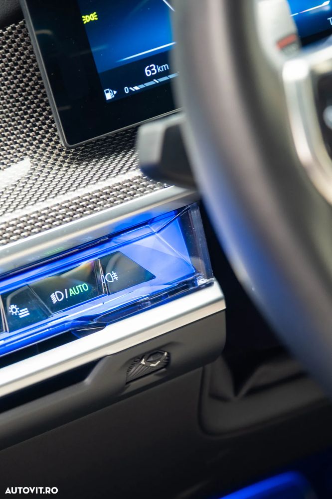 BMW Seria 7 740d xDrive MHEV - 23