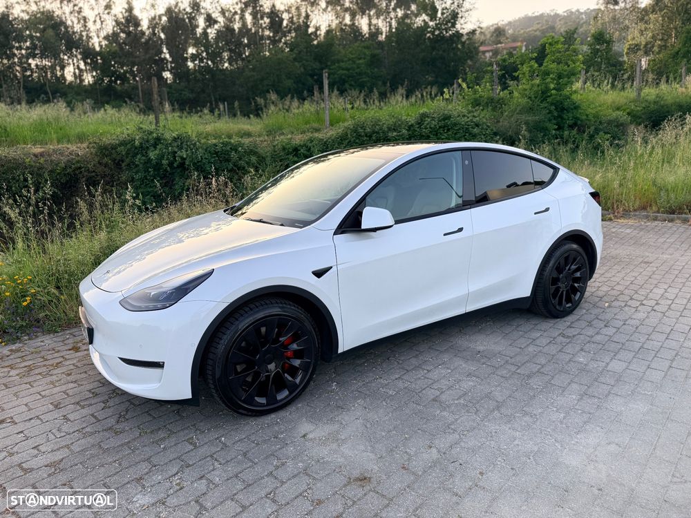 Tesla Model Y - 18