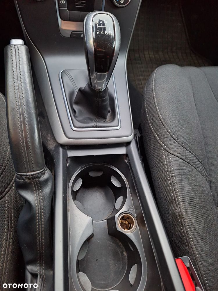 Volvo V40 T2 Momentum - 14
