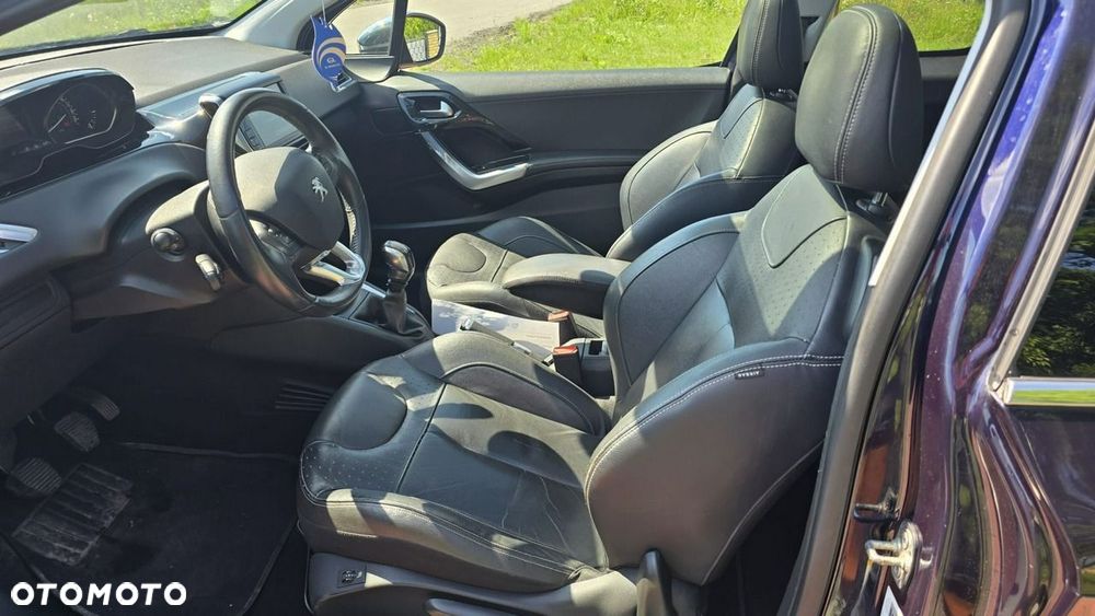 Peugeot 208 - 18