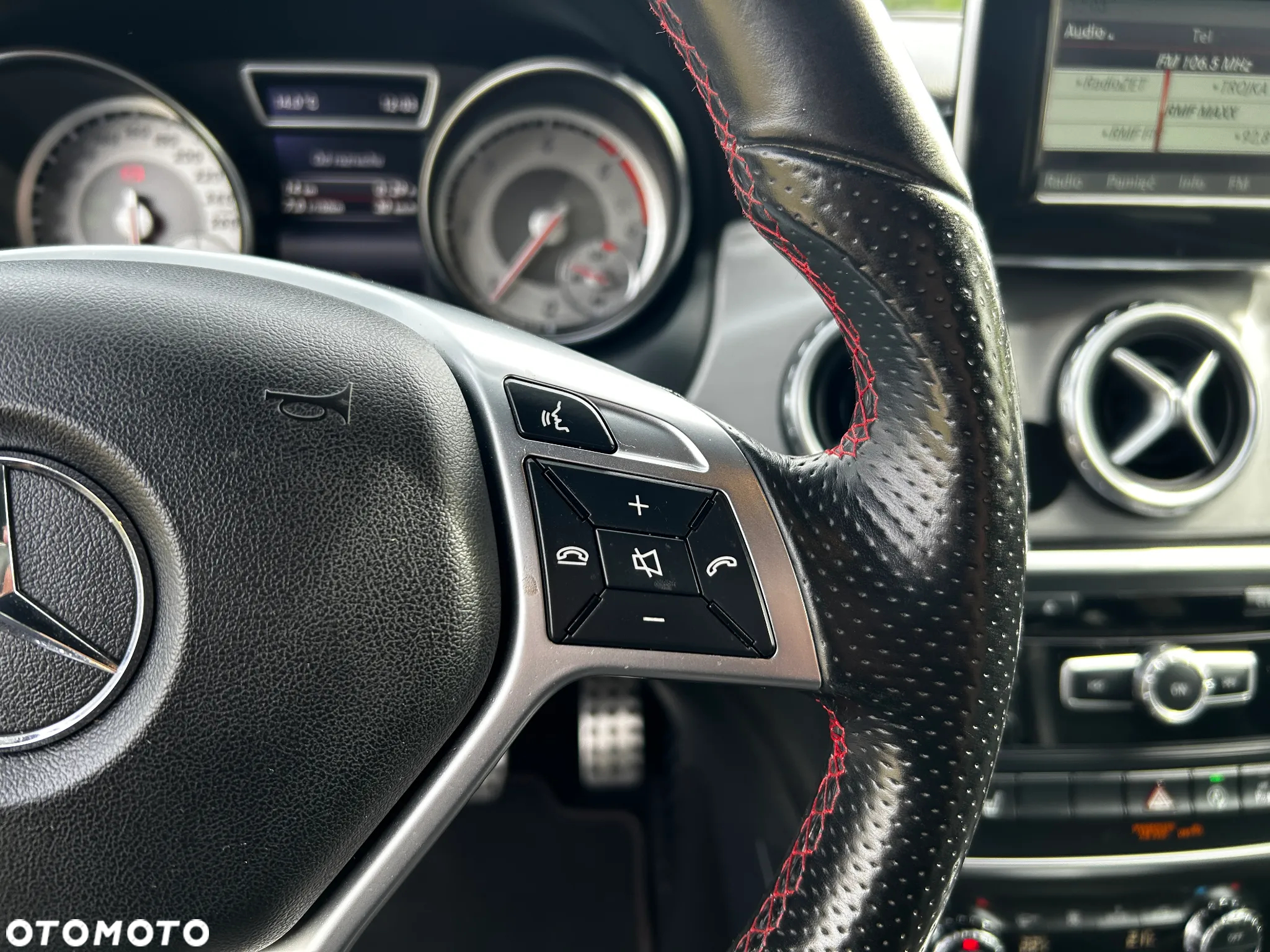 Mercedes-Benz GLA 180 d AMG Line - 24