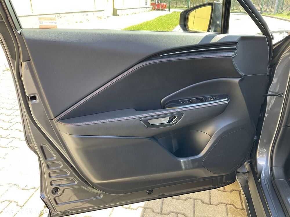 Lexus LBX 1.5 Hybrid Emotion - 16