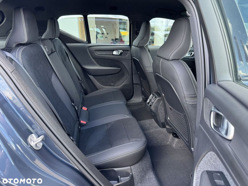 Volvo XC 40 B3 Plus Dark - 14