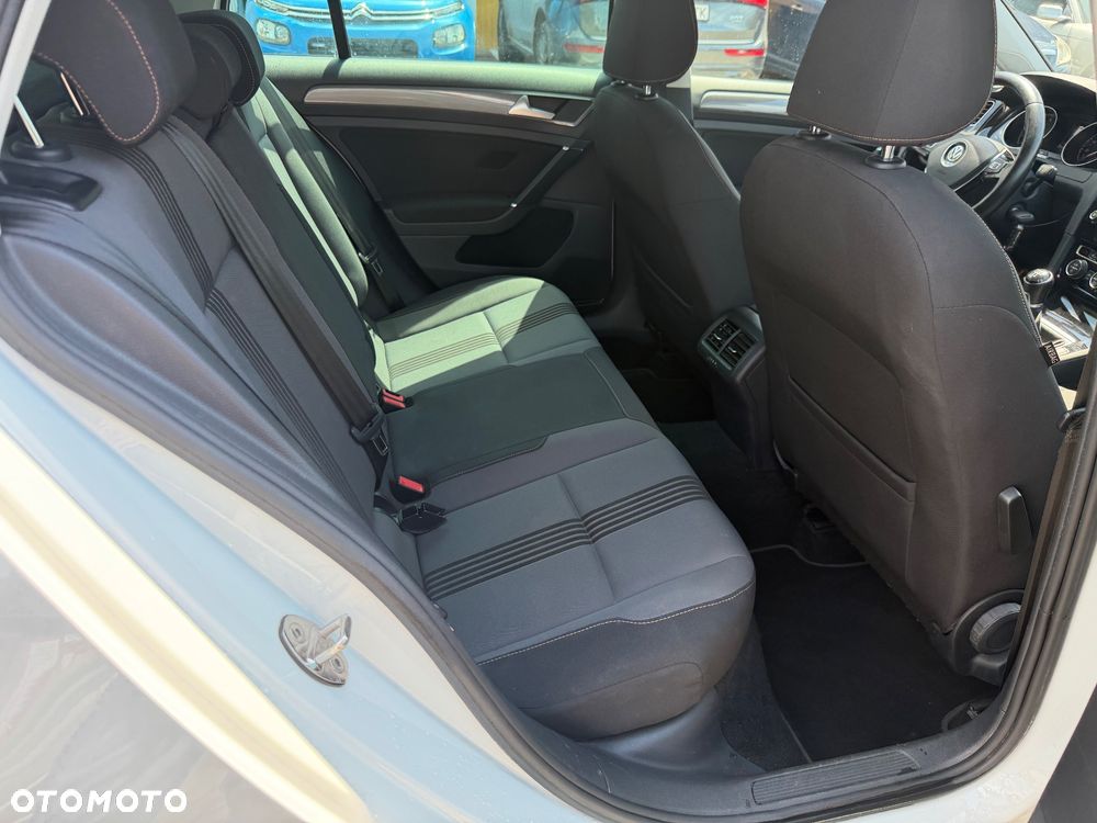 Volkswagen Golf - 20
