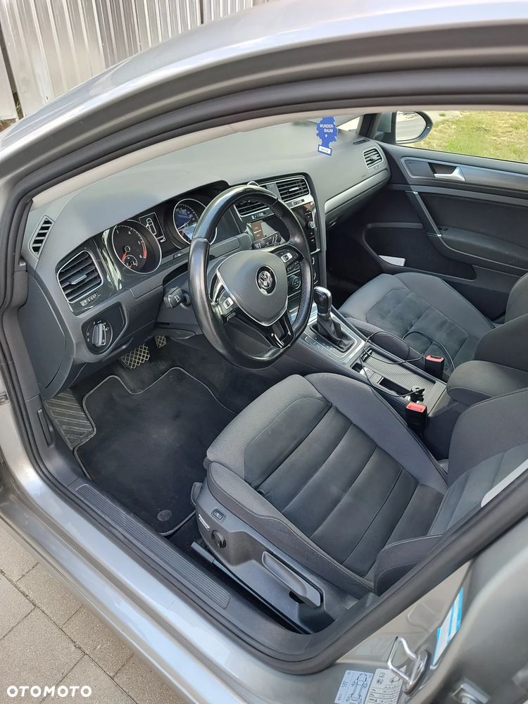Volkswagen Golf - 12