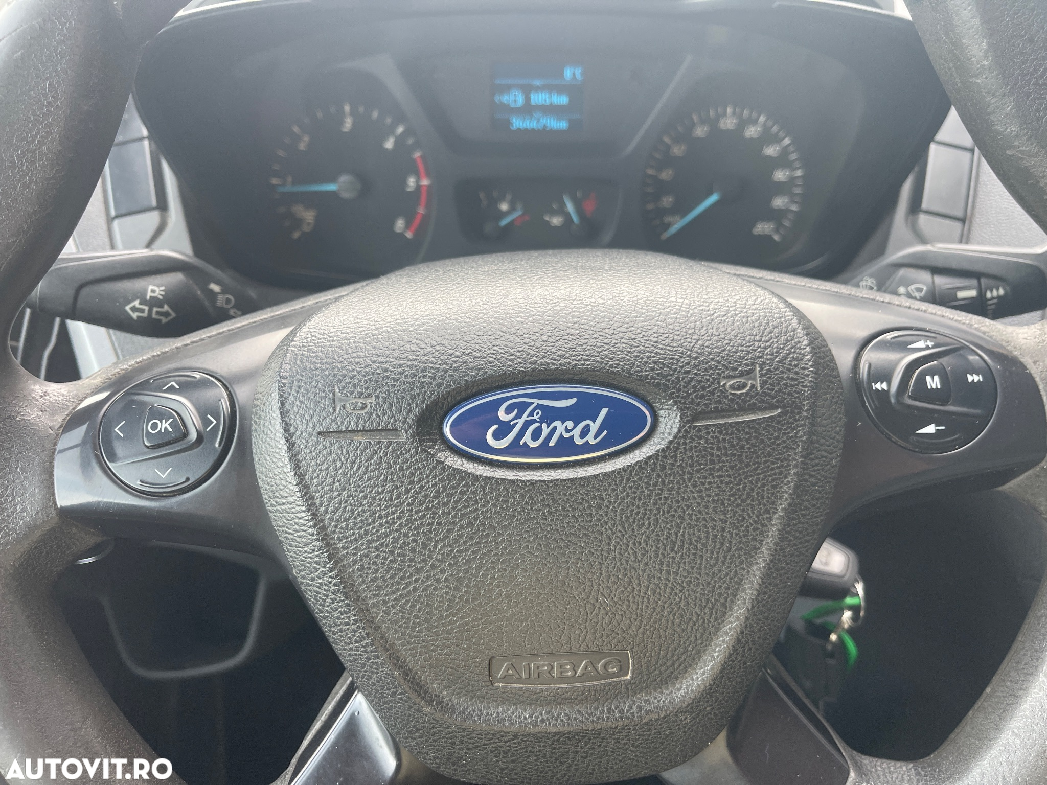 Ford Custom - 25