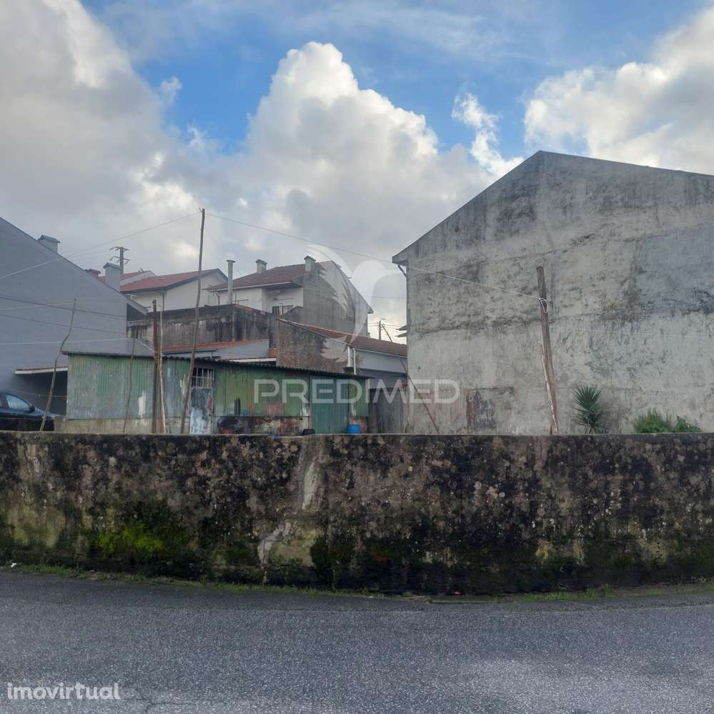 Terreno com projecto aprovado para 3 fracçoes - Grande imagem: 2/31