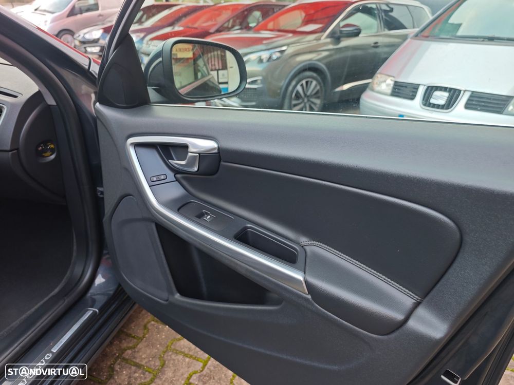 Volvo V60 2.0 D4 Summum Geartronic - 15