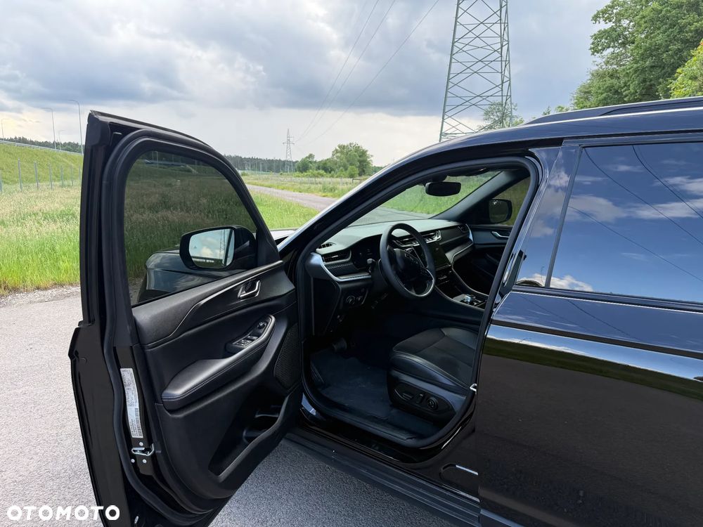 Jeep Grand Cherokee - 26